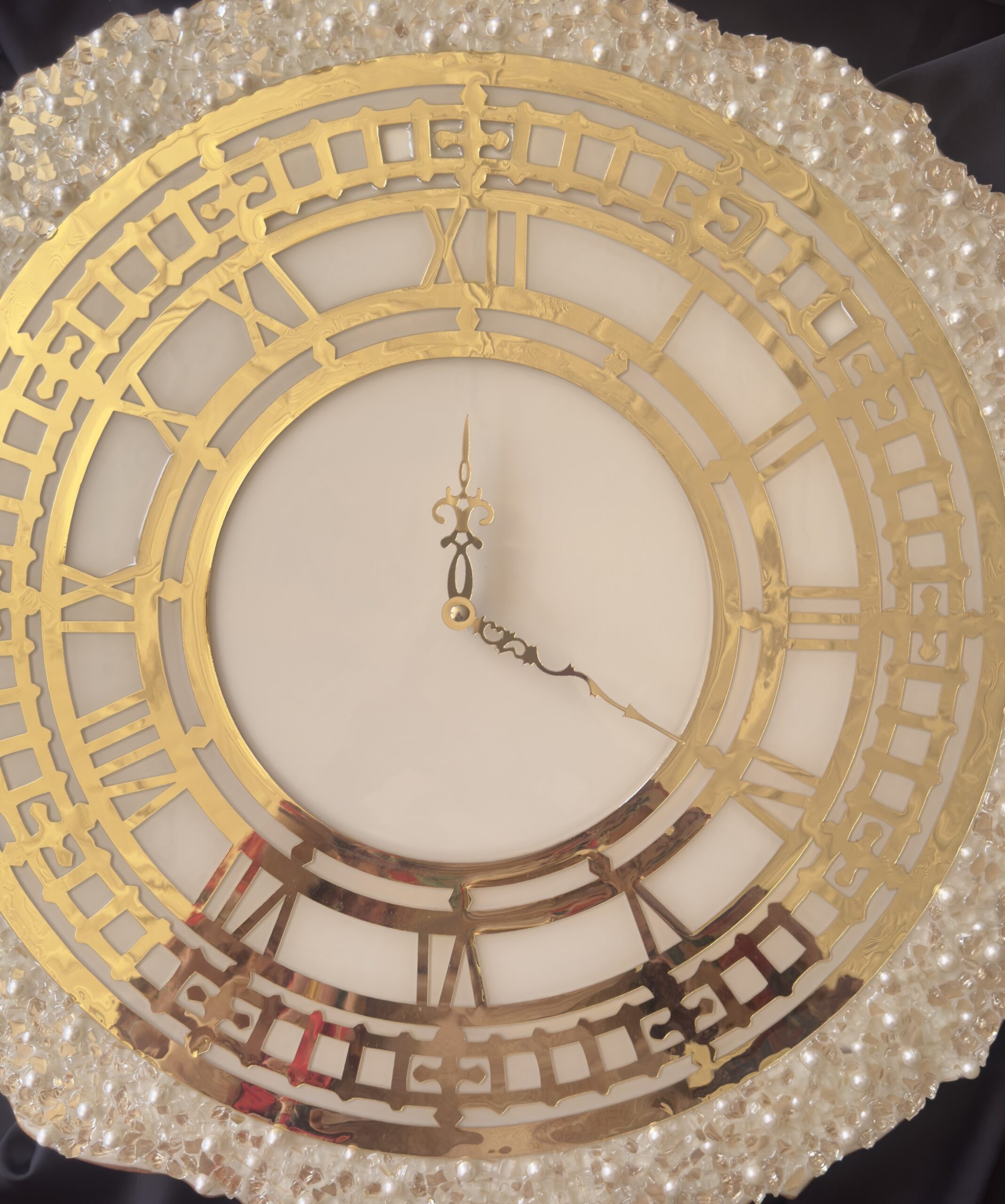 Pearl and ivory gold resin clock 1