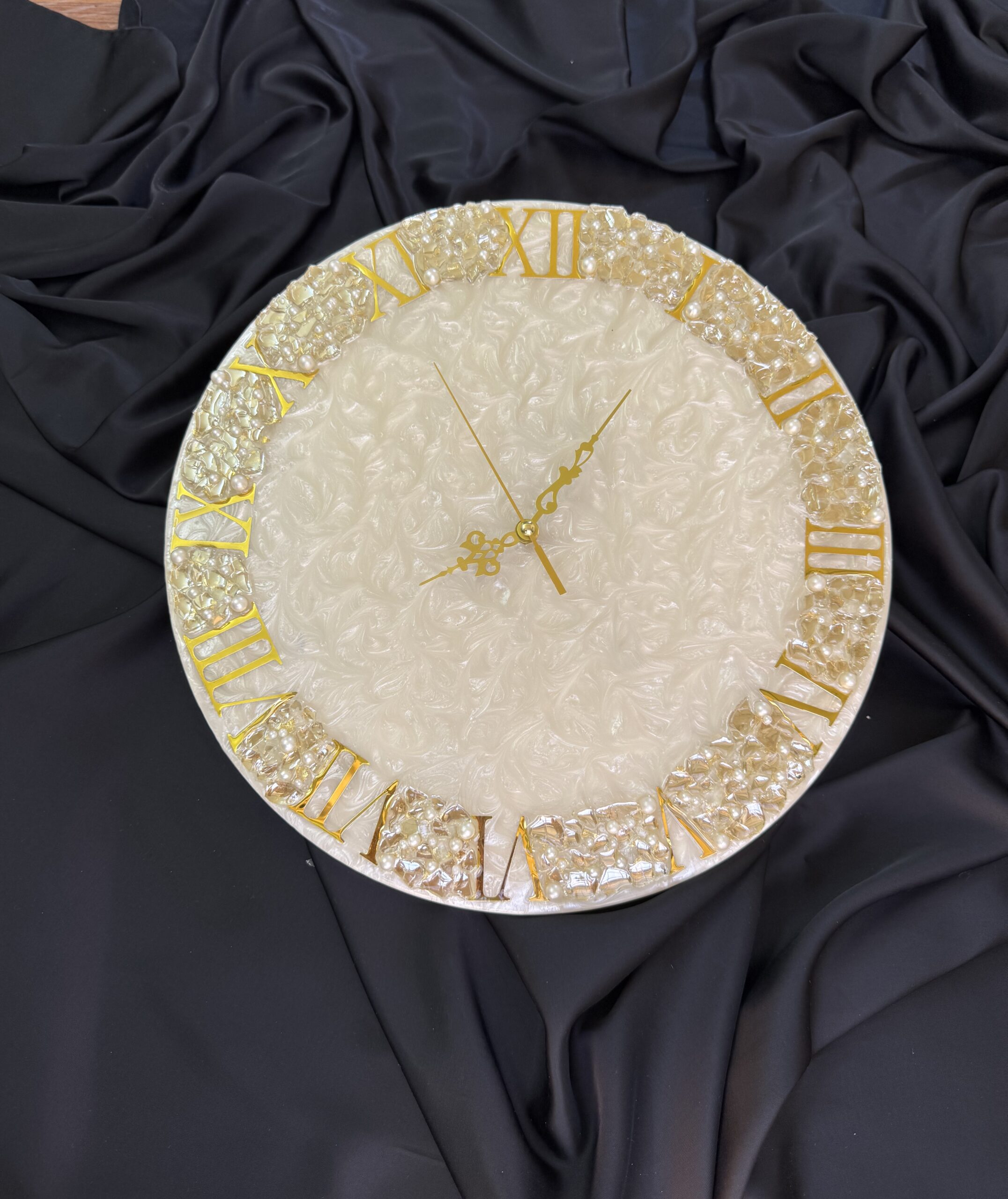 Classic Beauty Resin Art Clock