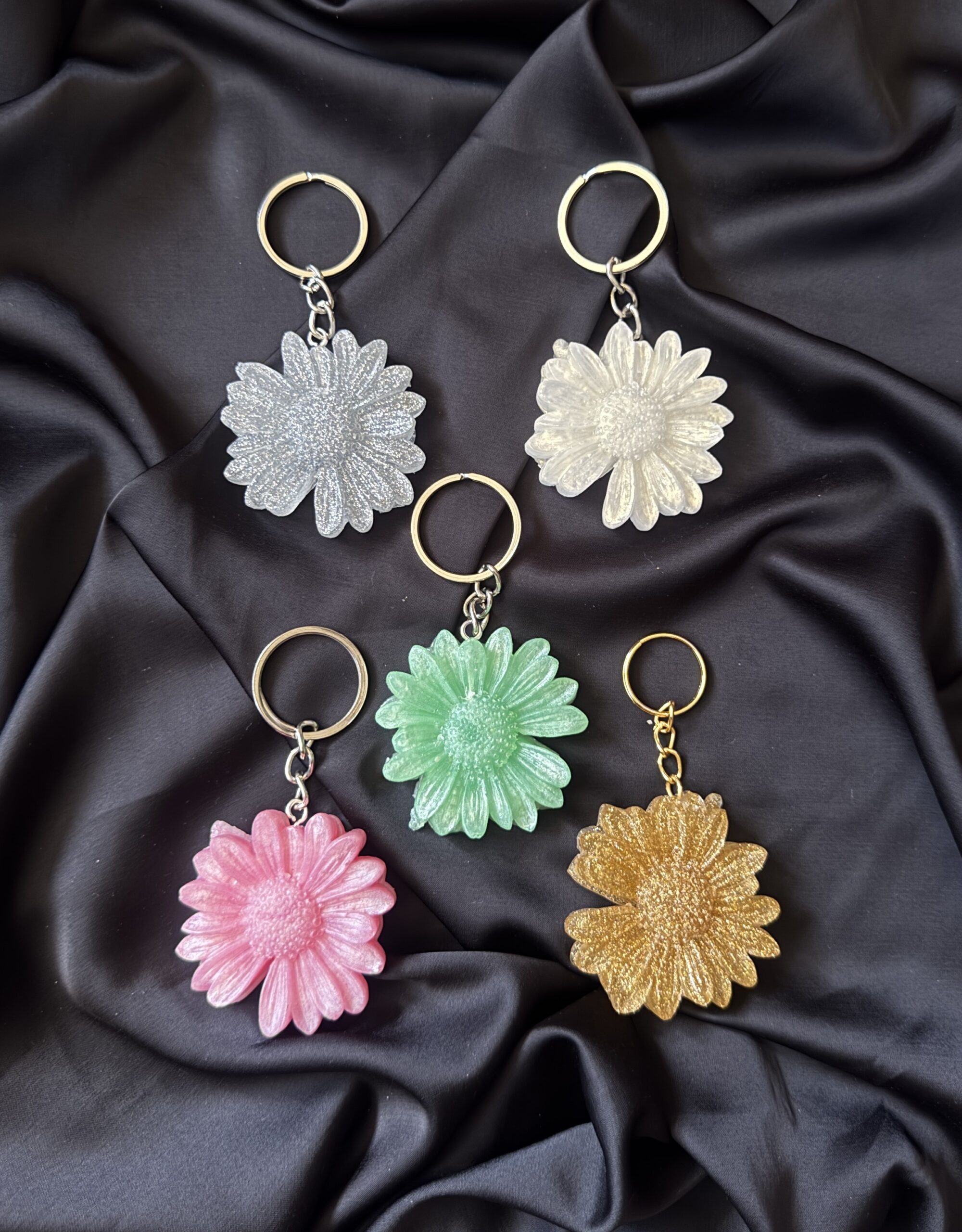 Sparkling Daisy Resin Keychains 1