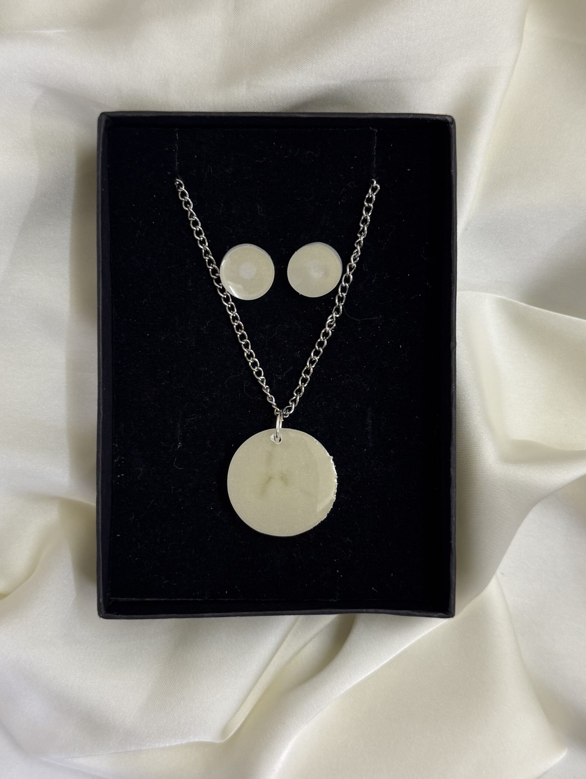 Ivory Glow Resin Set