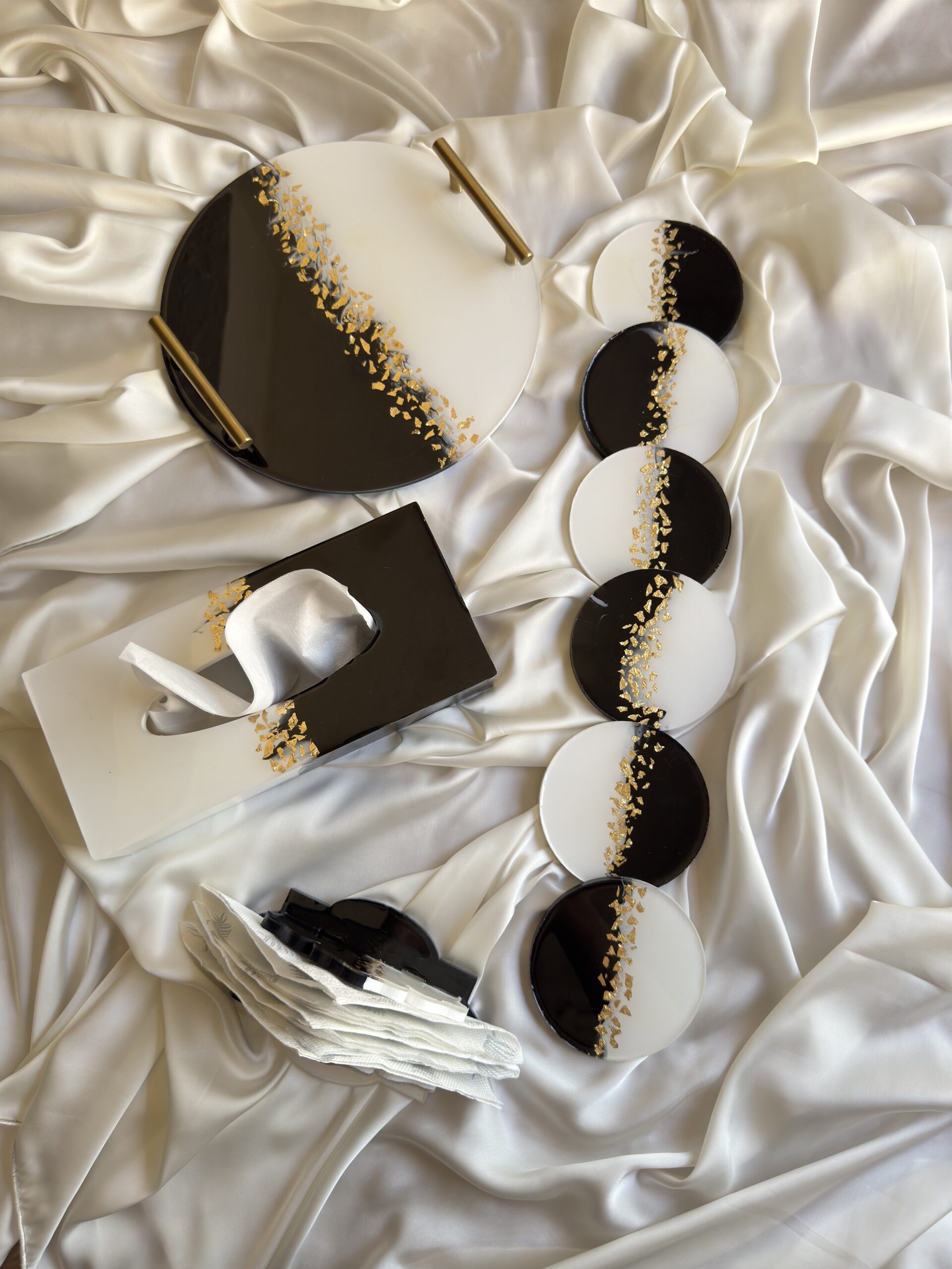 Monochrome Resin Dinning Set 1