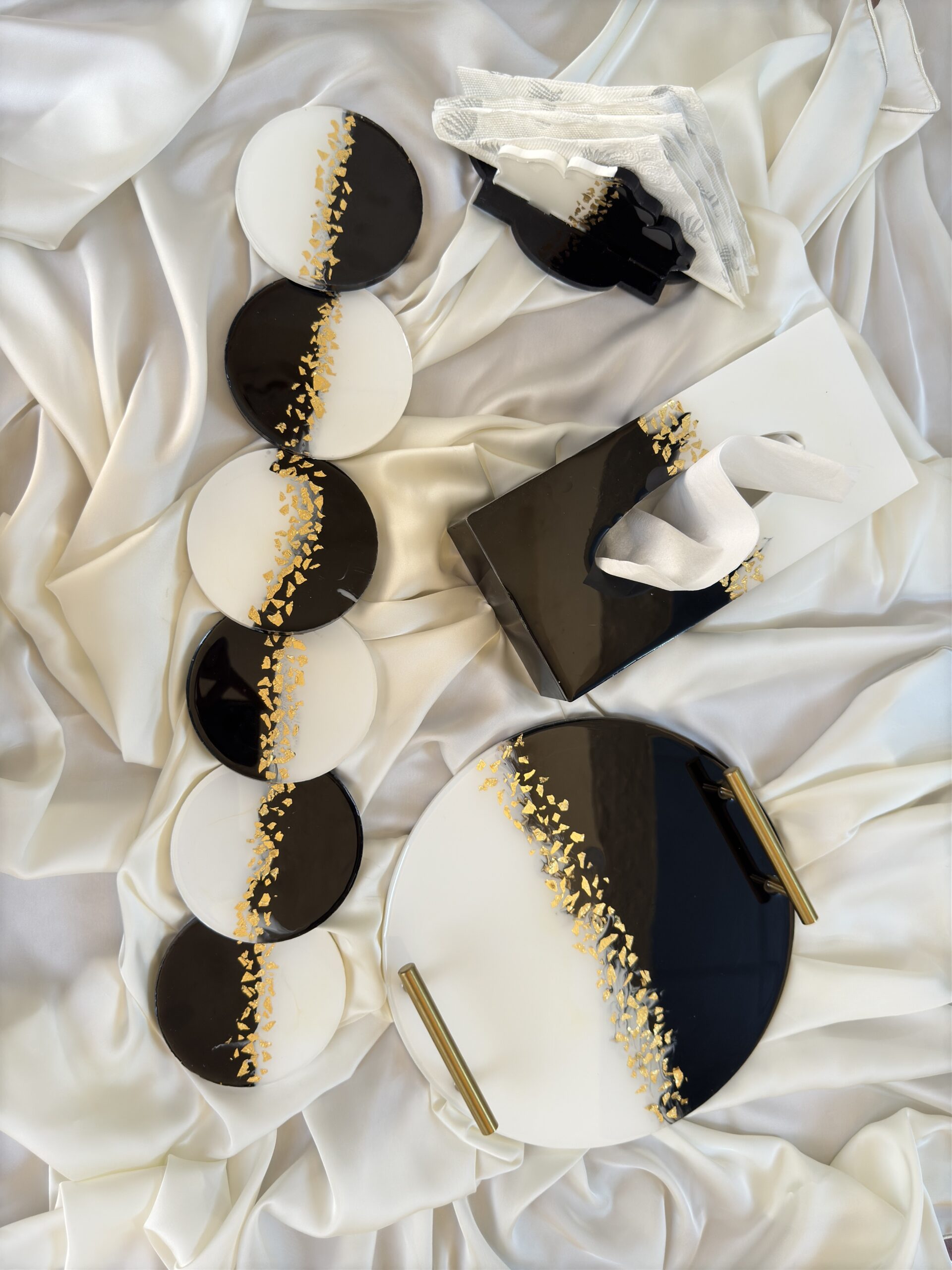 Monochrome Resin Dinning Set