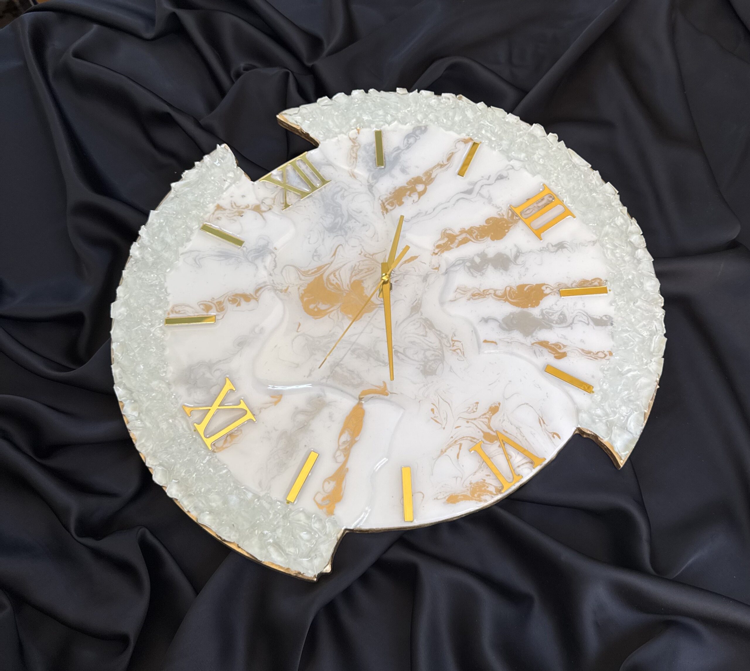 Golden Vein Abstract Resin Clock 1
