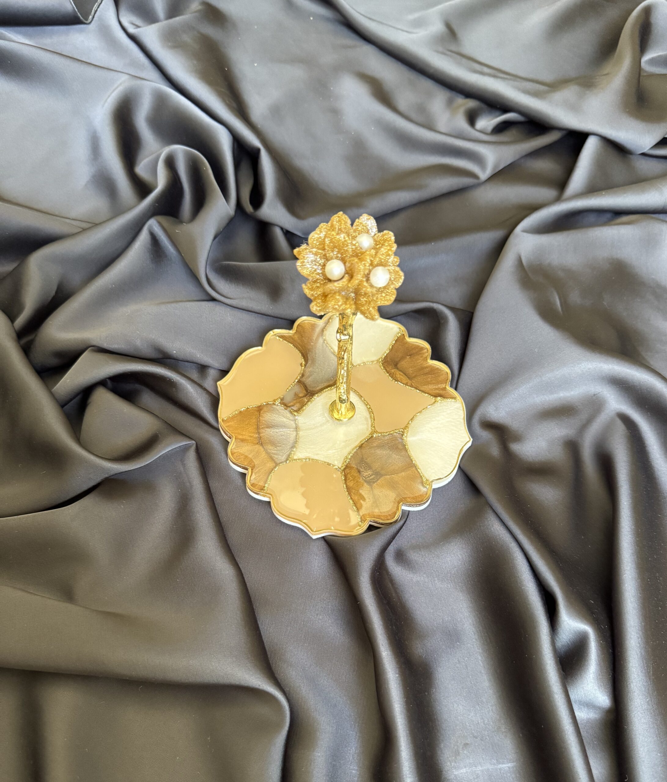 Scalloped Resin Cookie Stand