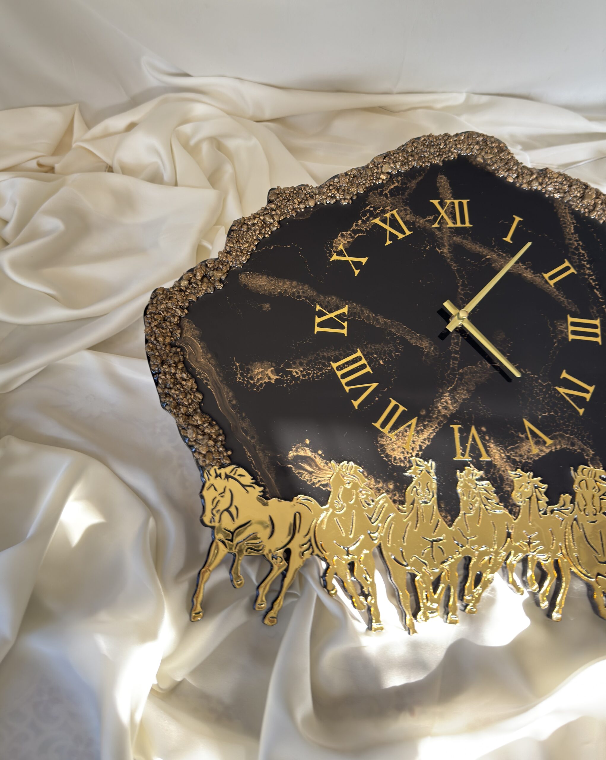 Galloping Horses Resin Wall Clock 3